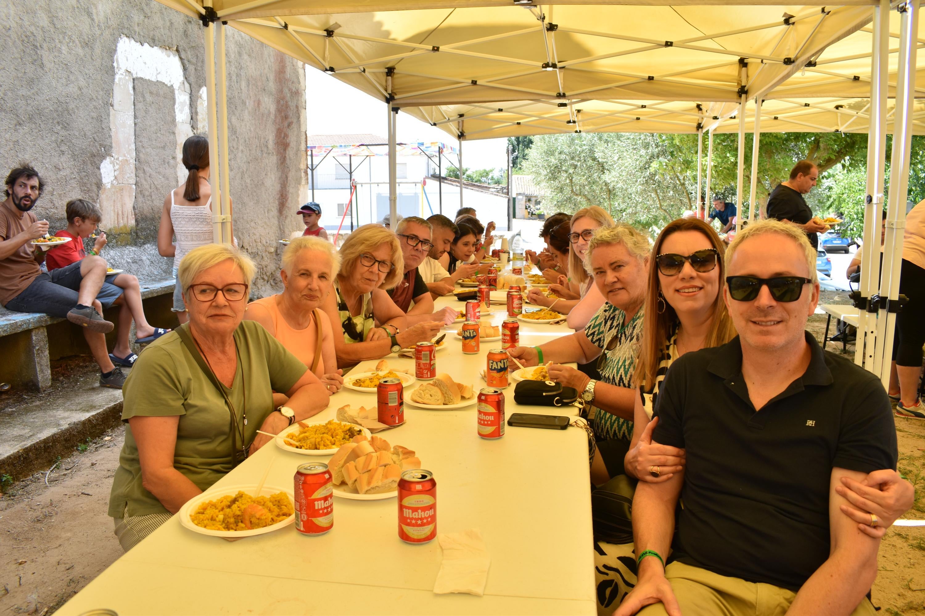 Al rico sabor de la paella en las fiestas de Torresmenudas