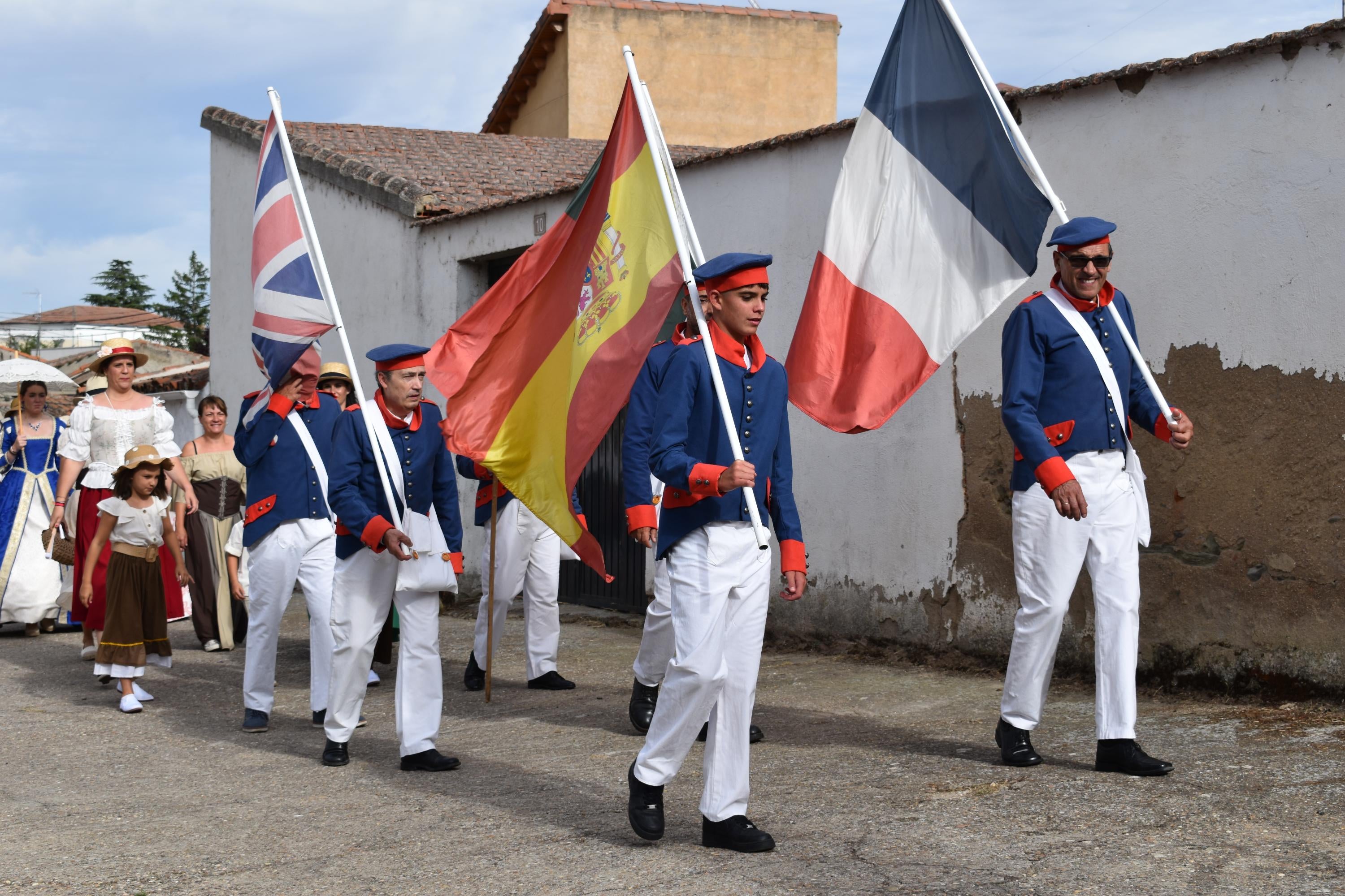 Así ha sido el desfile de época para recordar la batalla de Arapiles de 1812