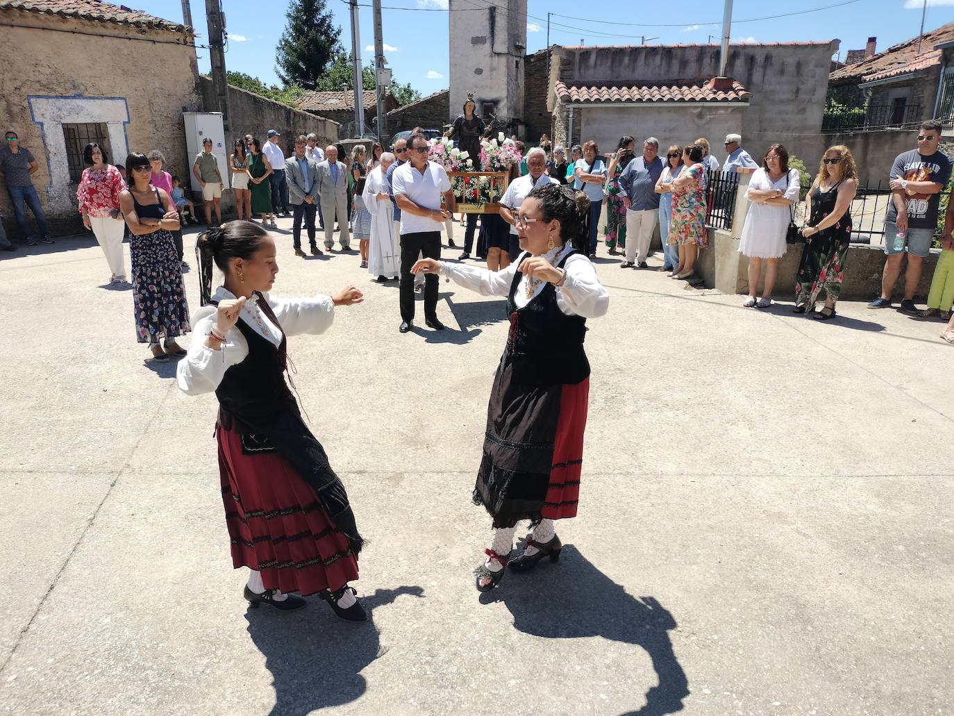 Palacios de Salvatierra acompaña a su patrona en el día de su fiesta