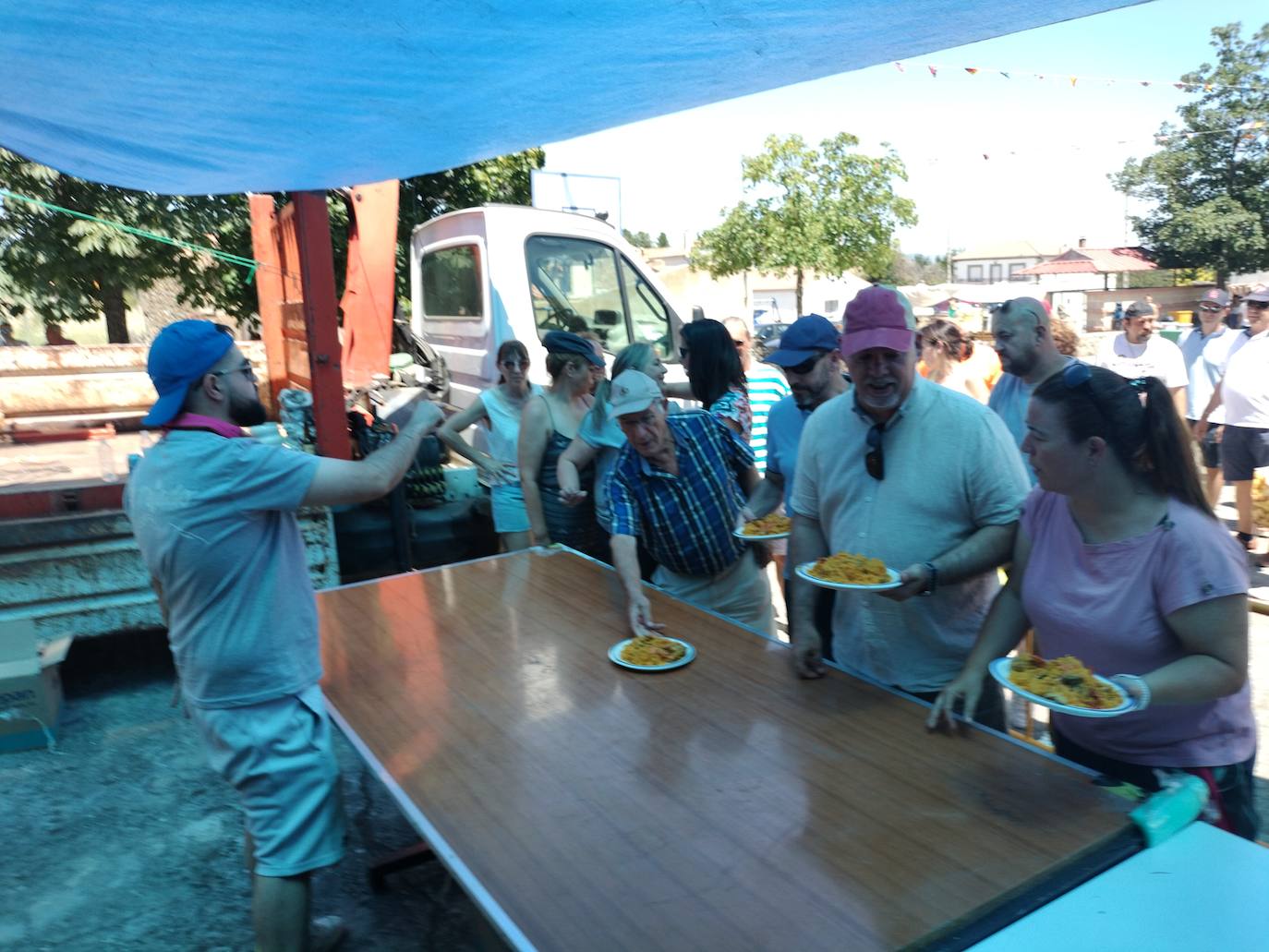 Los vecinos mantienen vivo el espíritu festivo en El Tejado