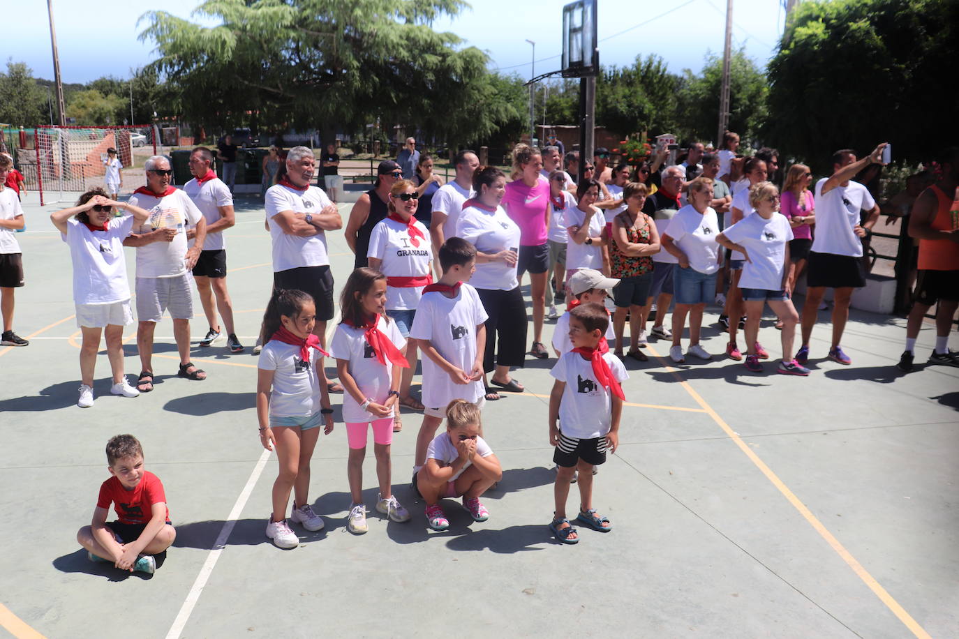 Valverde de Valdelacasa inicia sus fiestas a ritmo de pregón y encierro