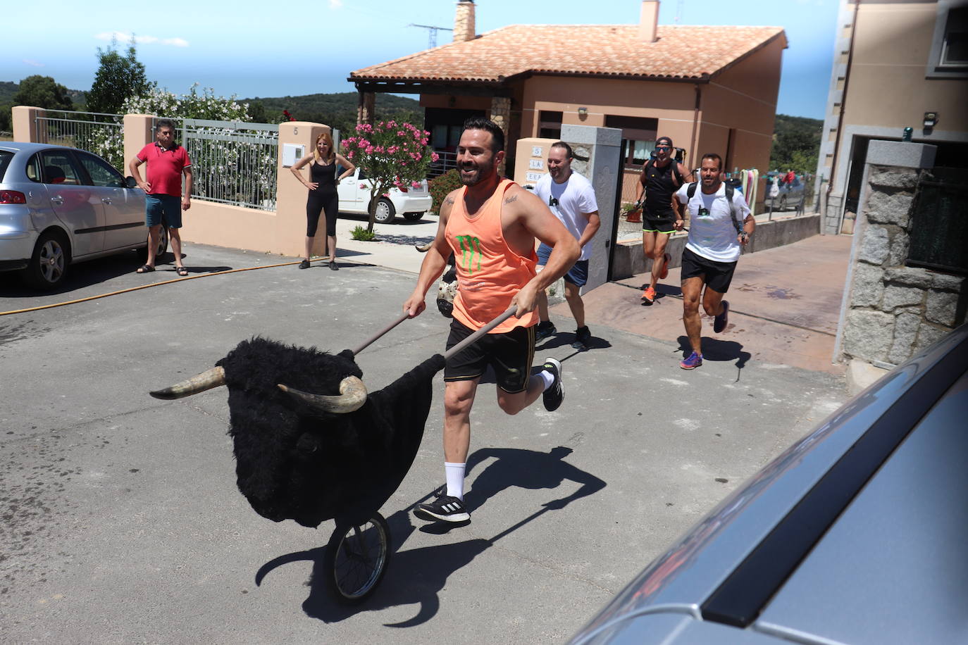 Valverde de Valdelacasa inicia sus fiestas a ritmo de pregón y encierro