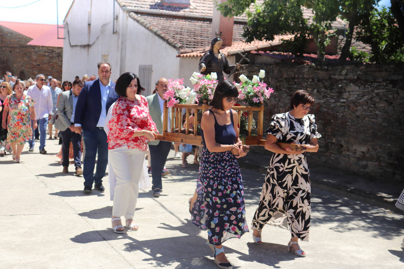 Palacios de Salvatierra acompaña a su patrona en el día de su fiesta