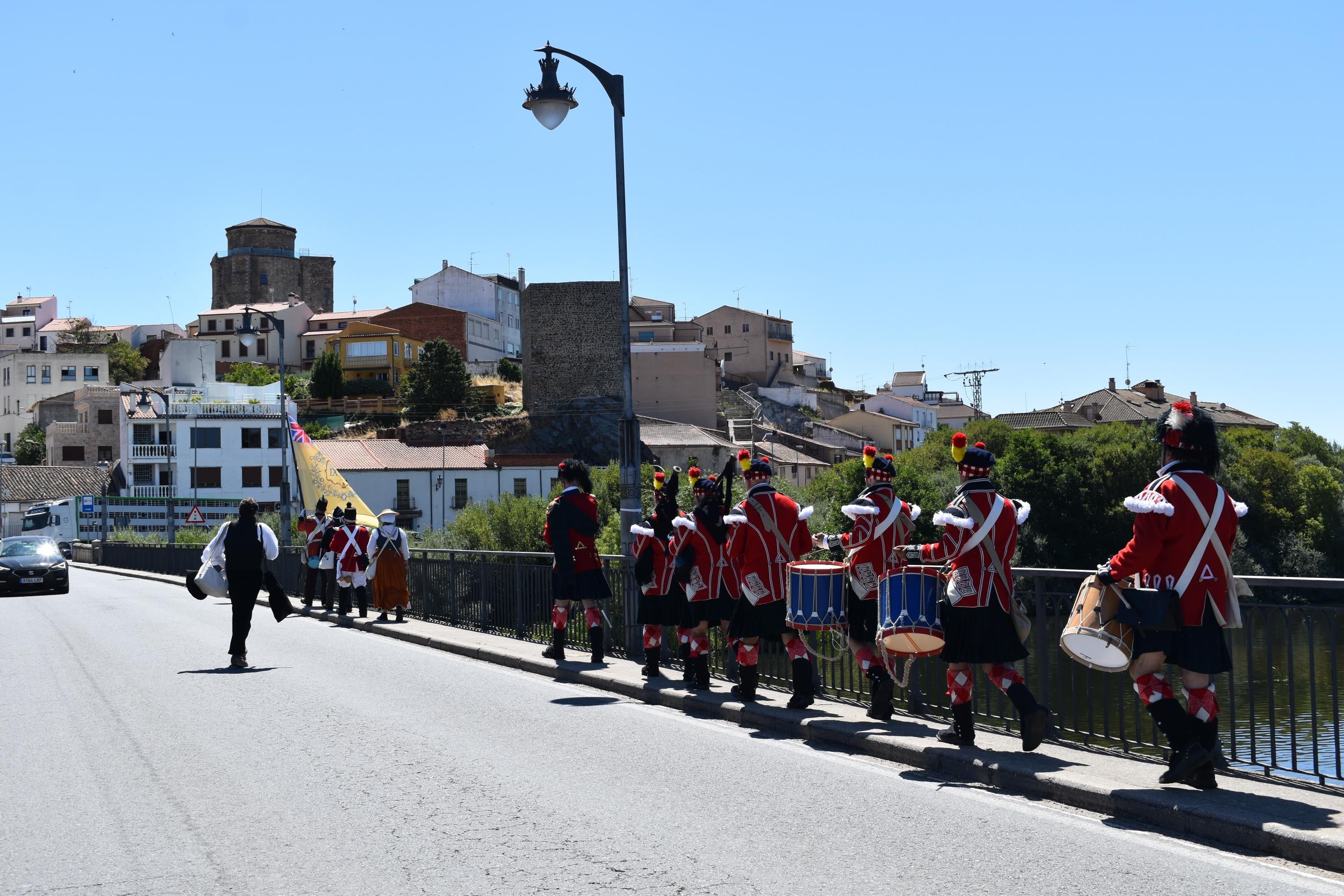 Alba de Tormes conmemora por primera vez la batalla de Los Arapiles con un desfile de época