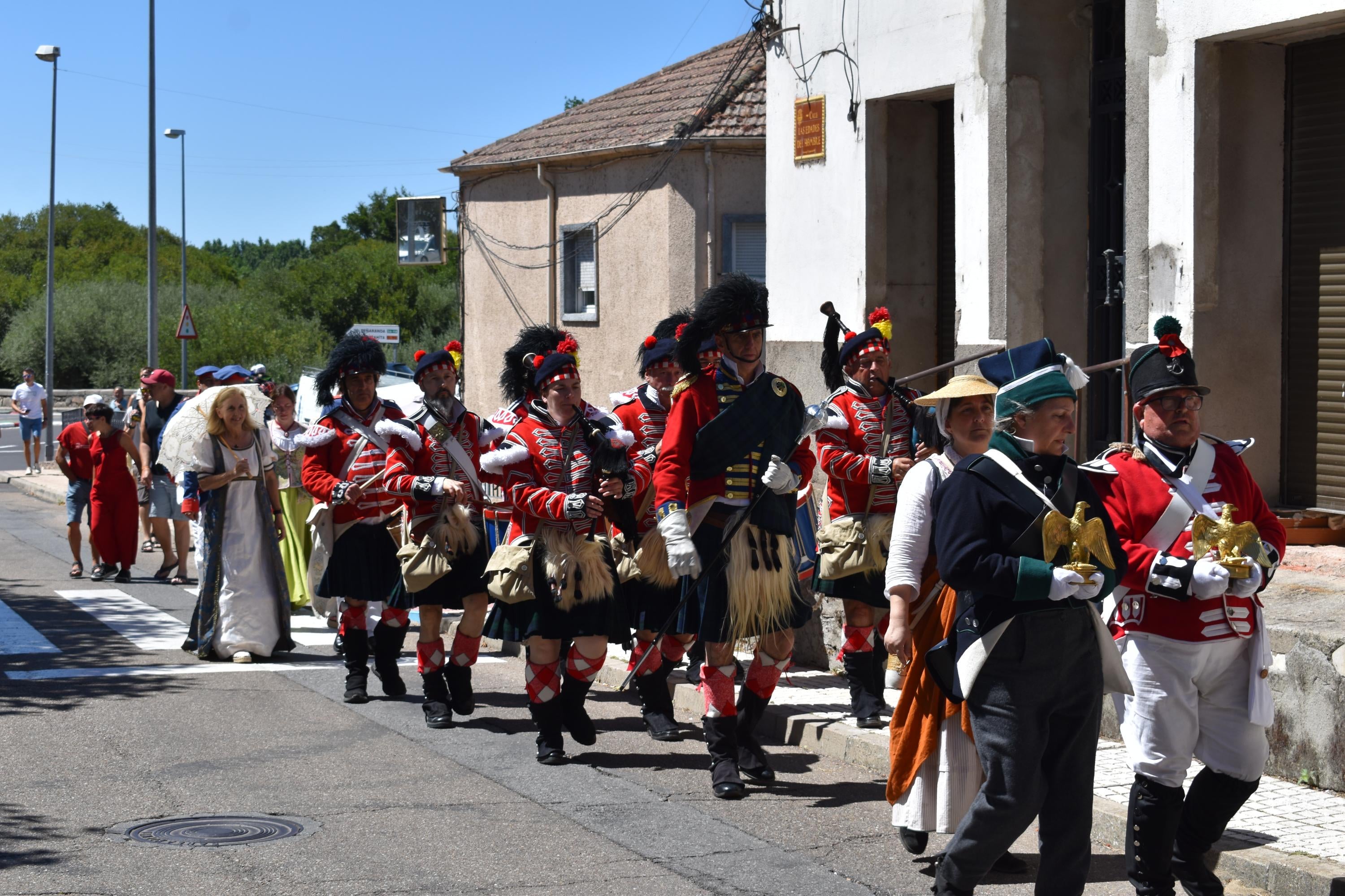 Alba de Tormes conmemora por primera vez la batalla de Los Arapiles con un desfile de época