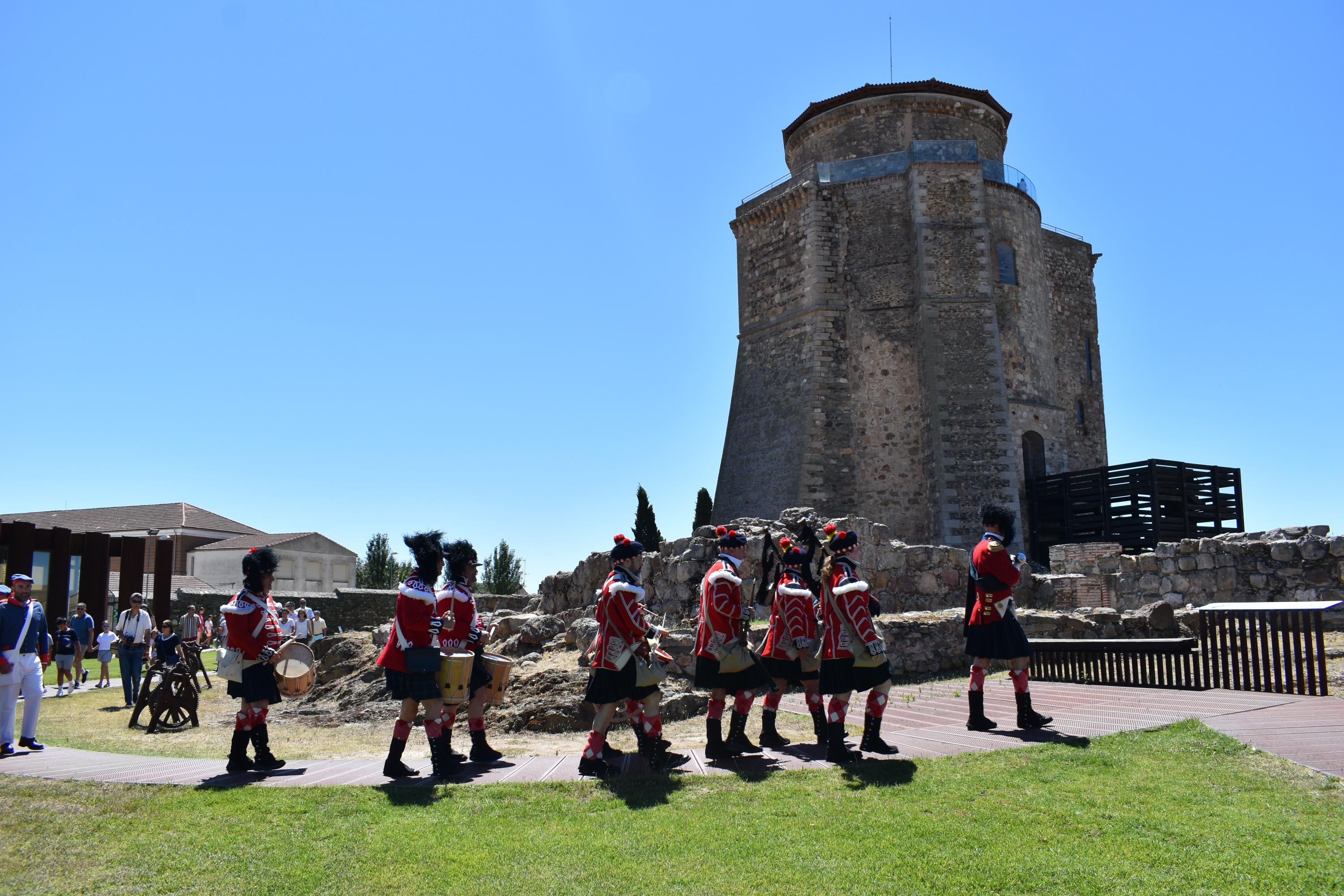 Alba de Tormes conmemora por primera vez la batalla de Los Arapiles con un desfile de época