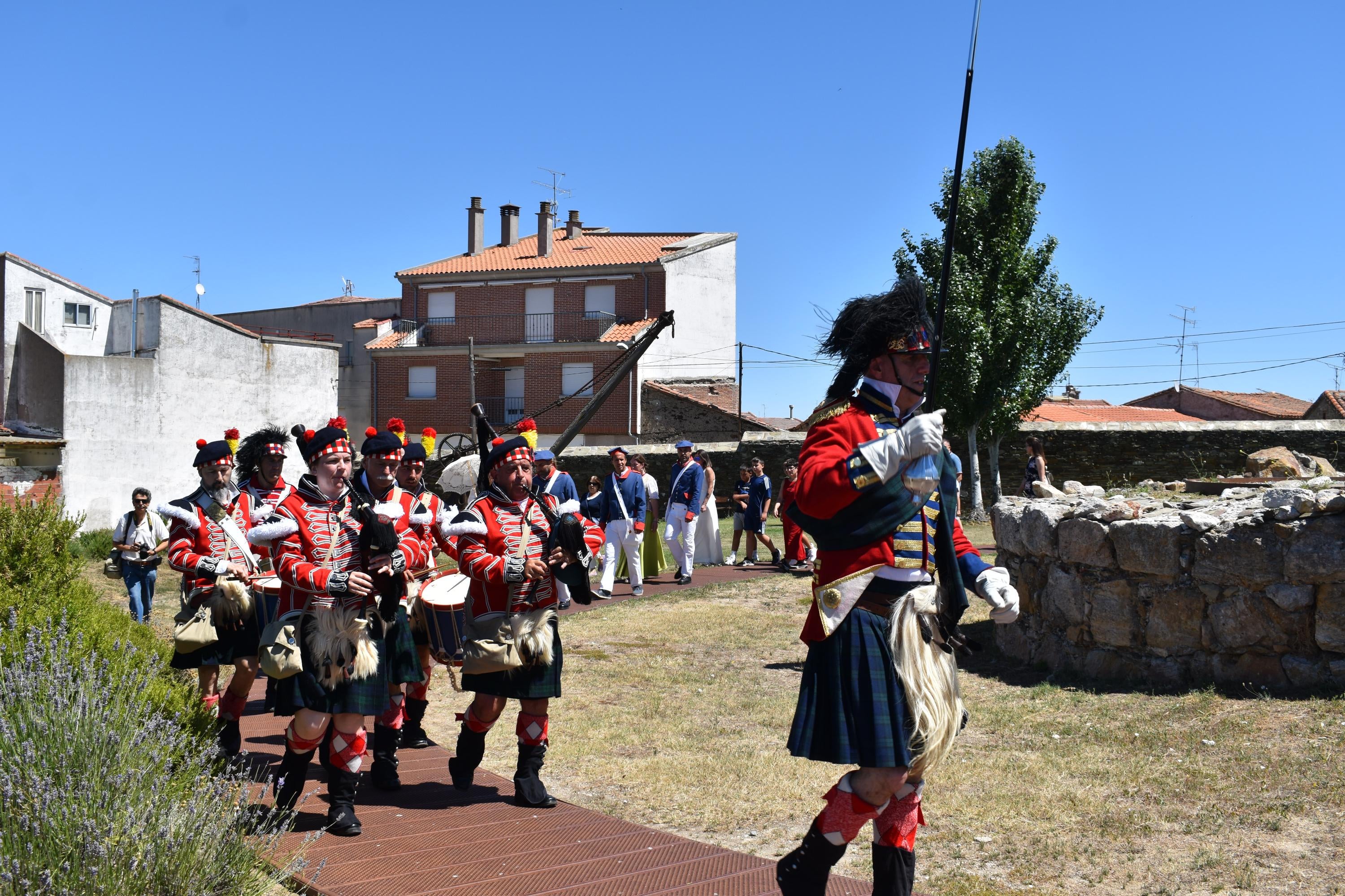 Alba de Tormes conmemora por primera vez la batalla de Los Arapiles con un desfile de época