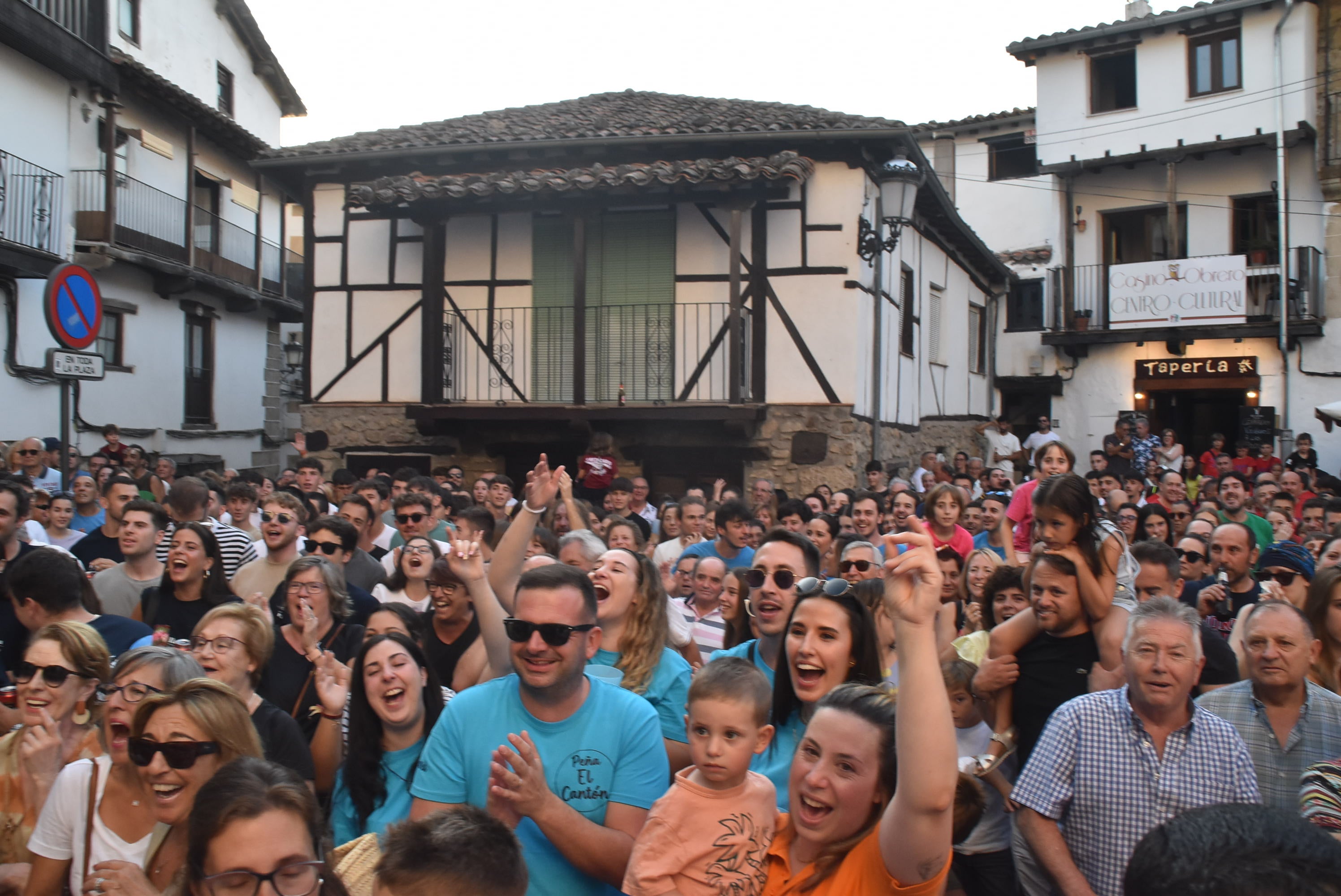 Una pedida de mano sorprende en el pregón de este pueblo salmantino