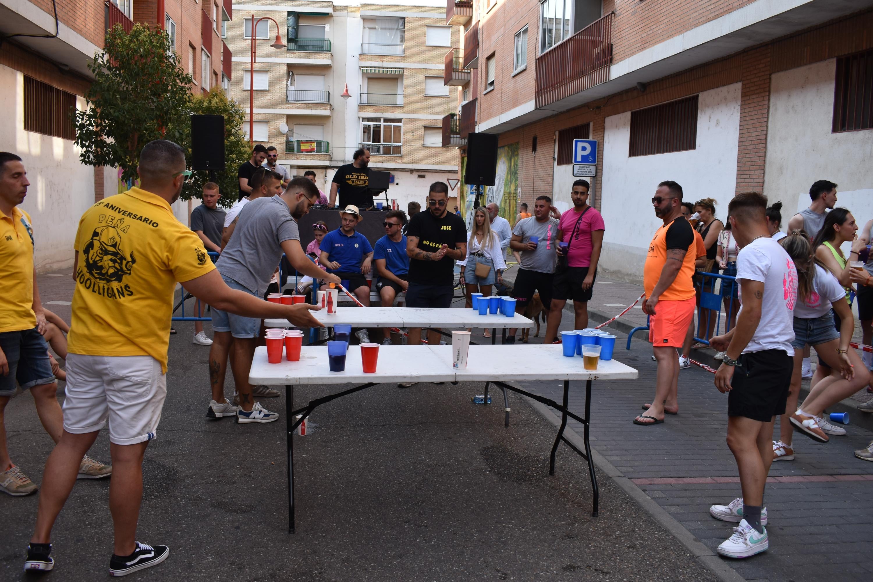 Los jóvenes toman las calles de Santa Marta con las sesiones de los tardeos