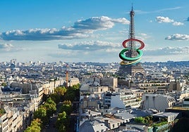 Anillos de los Juegos Olímpicos sobre la Torre Eiffel