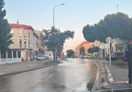 Imagen de la Avenida de la Salle, inundada por un reventón.