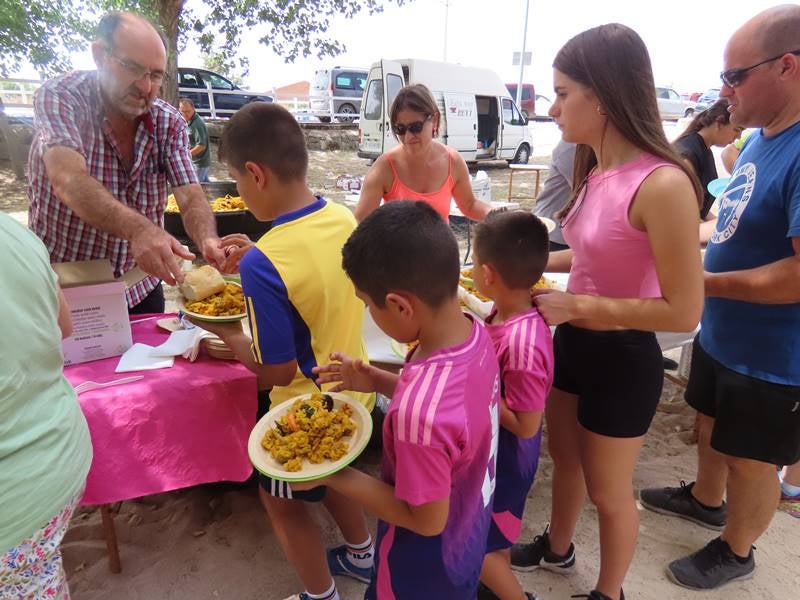 Santiago pone fin a sus fiestas con paella para todos