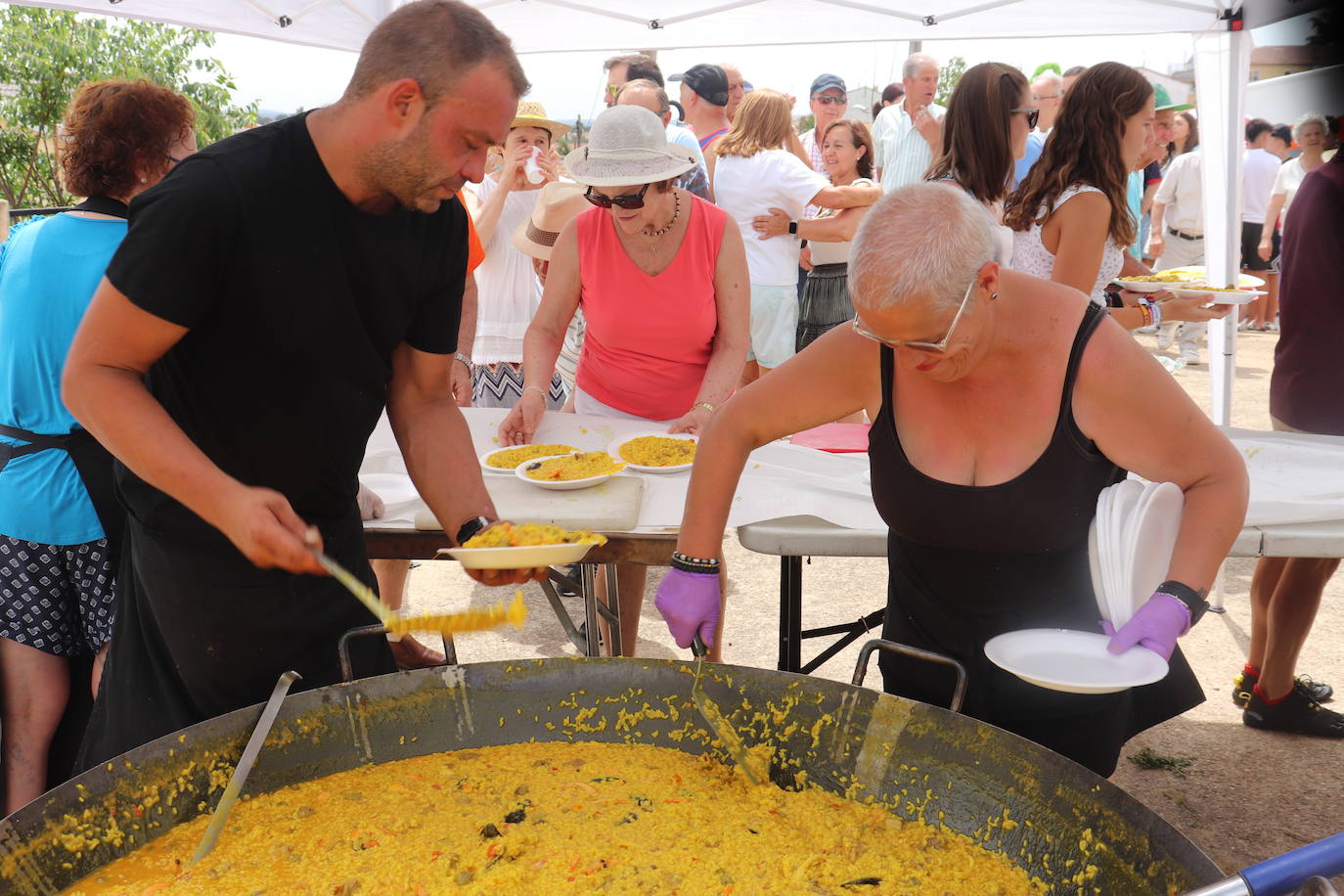 Frades de la Sierra disfruta de la paella festiva