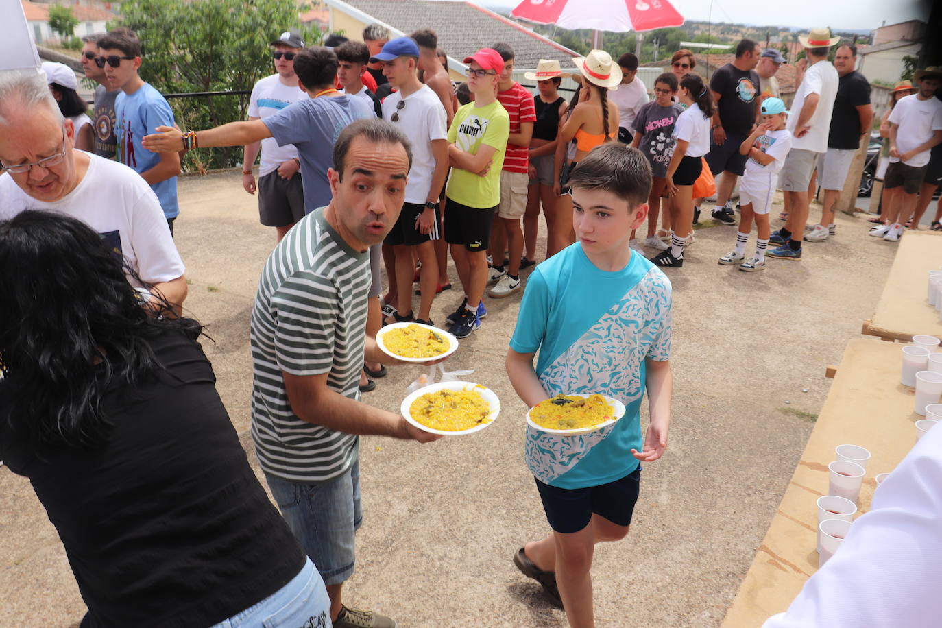 Frades de la Sierra disfruta de la paella festiva