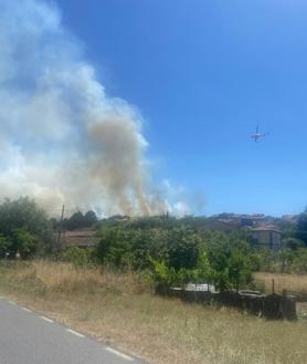 Imagen secundaria 2 - Controlado el incendio en Cepeda que ha movilizado a medios terrestres y aéreos