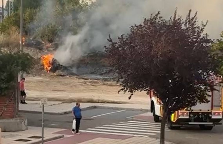 Imagen del incendio declarado en la calle Silvestre Sánchez Sierra.