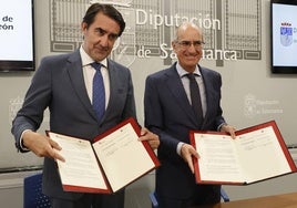 El consejero de Medio Ambiente, Juan Carlos Suárez Quiñones, y el presidente de la Diputación de Salamanca, Javier Iglesias.