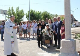 Bendición del nuevo monumento frente a la Casa Consistorial