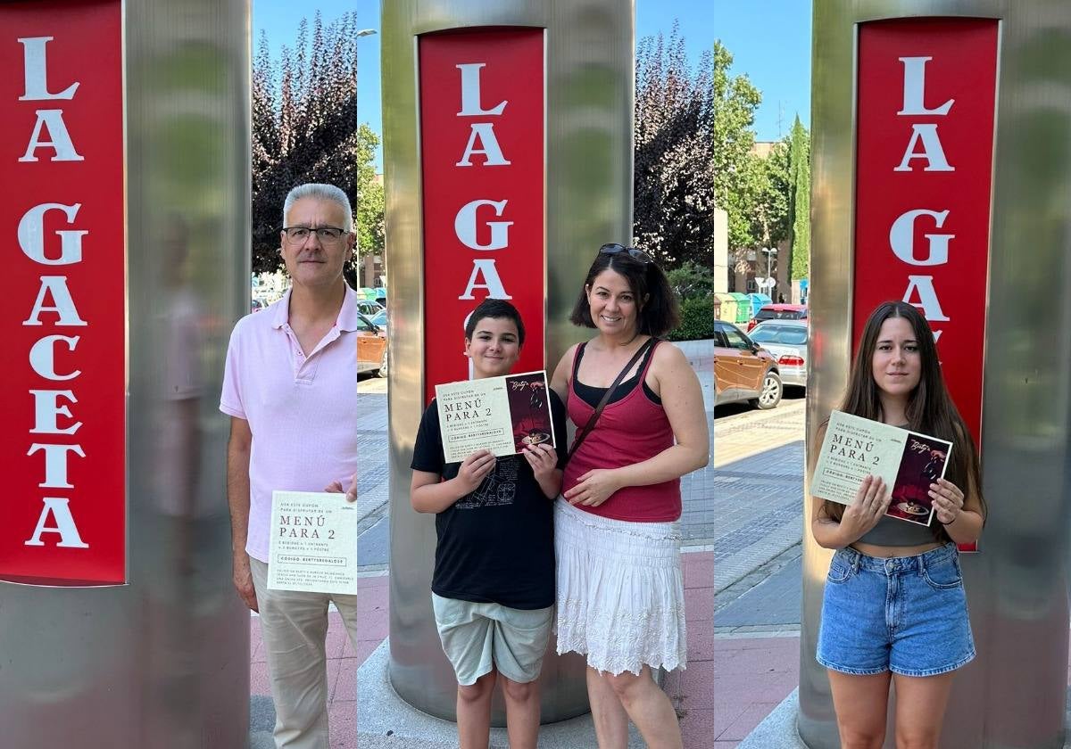 José Martín, Esther Sánchez y su hijo Alberto Delgado y Mónica Mendoza, recogen el premio en LA GACETA.