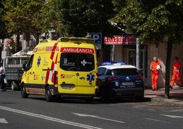 Policía Local y ambulancia en Salamanca.