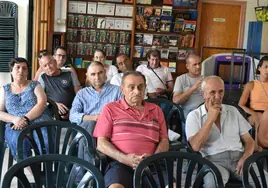 Vecinos durante la última reunión.