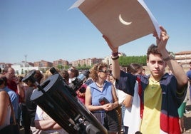 Salmantinos ante el eclipse.