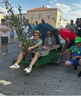 Imagen secundaria 2 - Derroche de creatividad en los autos locos de Cantalpino