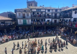 La Plaza Mayor albercana volvió ser un hervidero de personas