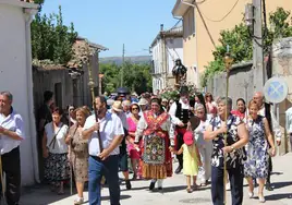 Procesión de San Roque por las calles de Villarino de los Aires