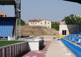 Vista de los terrenos sobre los que se construirá el nuevo vial de acceso desde el propio estadio Reina Sofía.