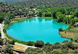 Imagen de la piscina natural en la Laguna de Esturranha.