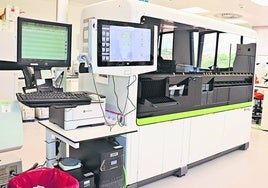 Equipo tecnológico para realizar las PCR en el Hospital de Salamanca.