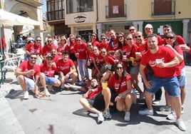 Uno de los grandes grupos que disfrutó de la jornada festiva en Alba de Tormes.