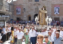 La imagen de Santa Teresa salió de su clausura con motivo de las fiestas de la Transverberación