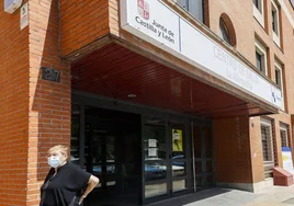 Entrada al centro de salud de La Alamedilla.