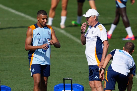 Kylian Mbappe y Carlo Ancelotti.