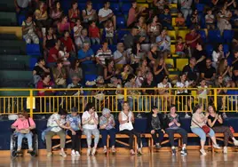 Imagen de público en el pabellón para disfrutar del musical