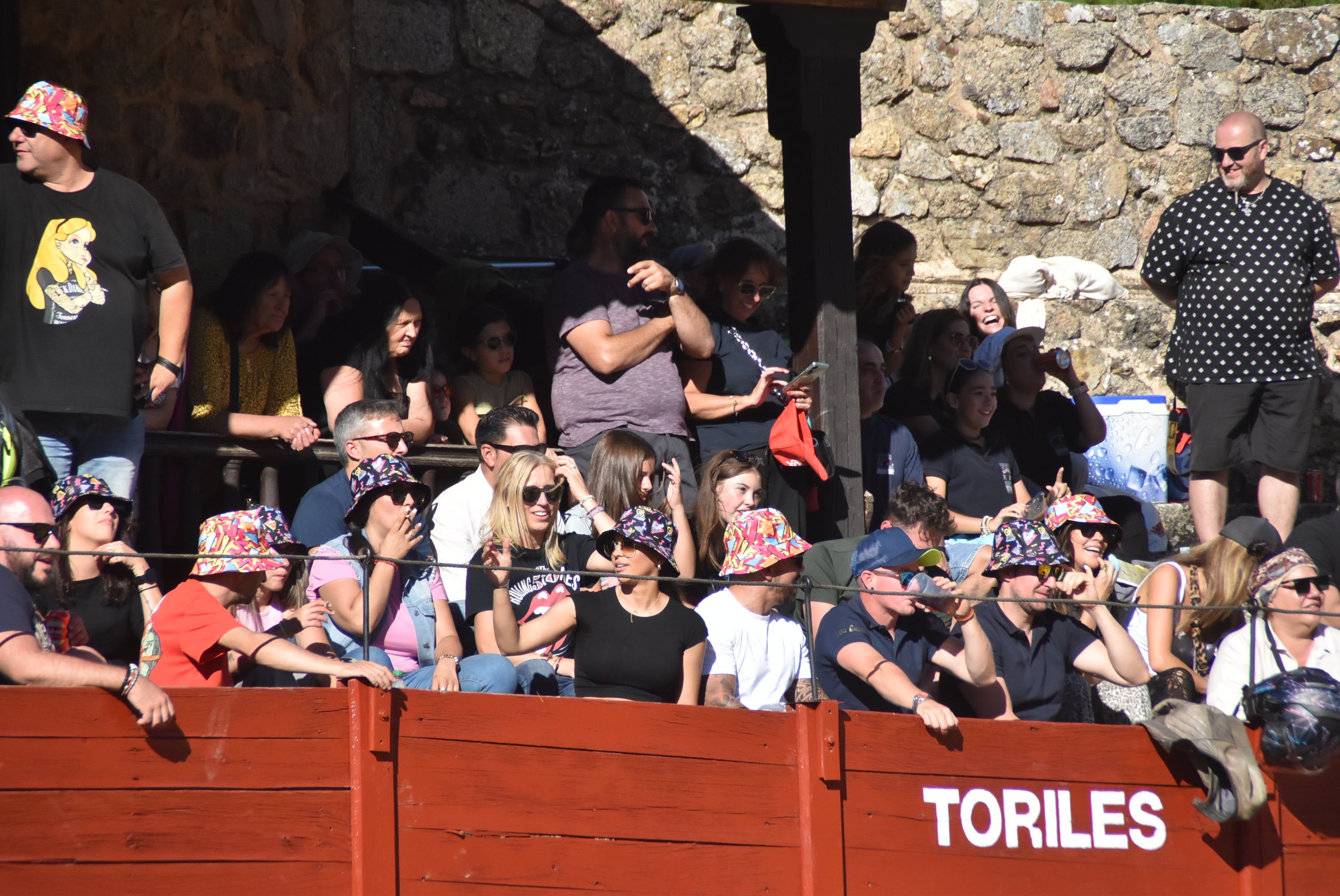 La plaza de toros se queda pequeña en la celebración del Humor Amarillo