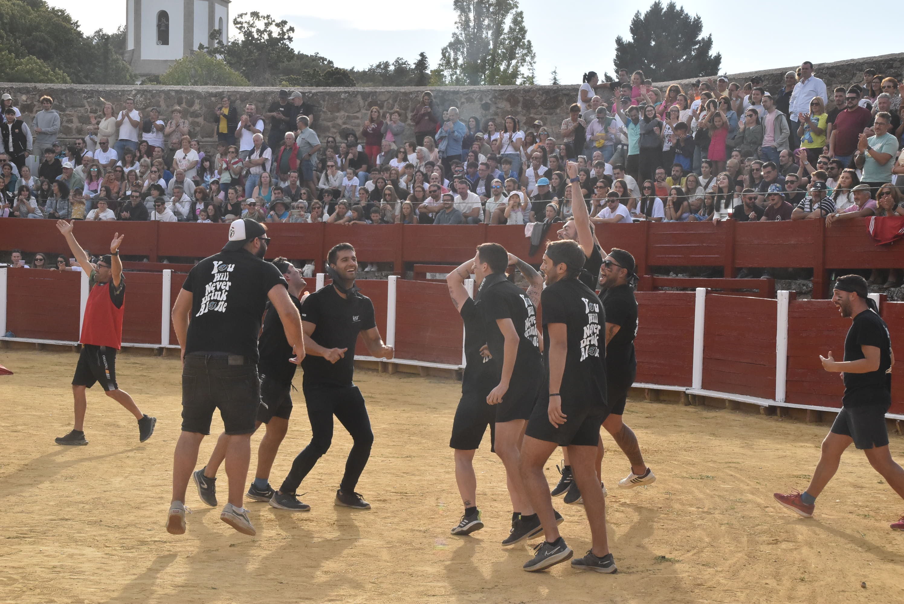 La plaza de toros se queda pequeña en la celebración del Humor Amarillo