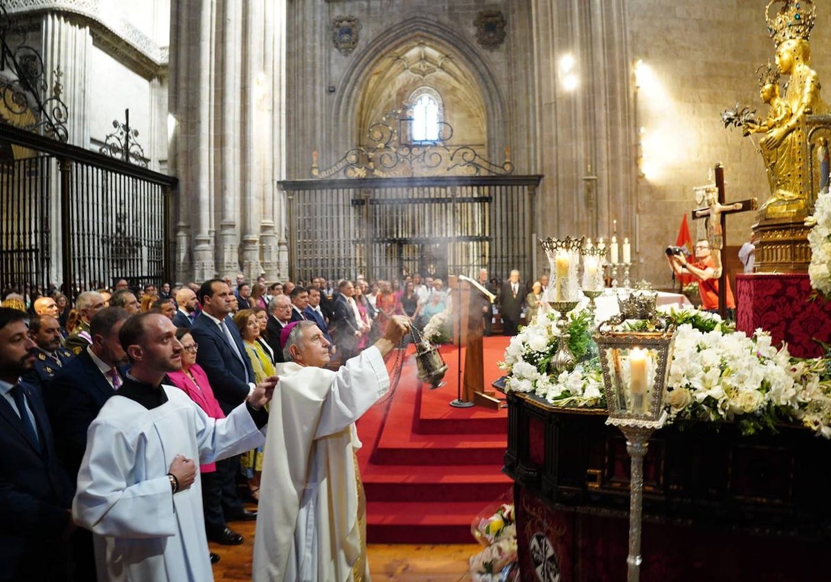 Solemnidad y emoción se unen en la misa en honor a la Virgen de la Vega