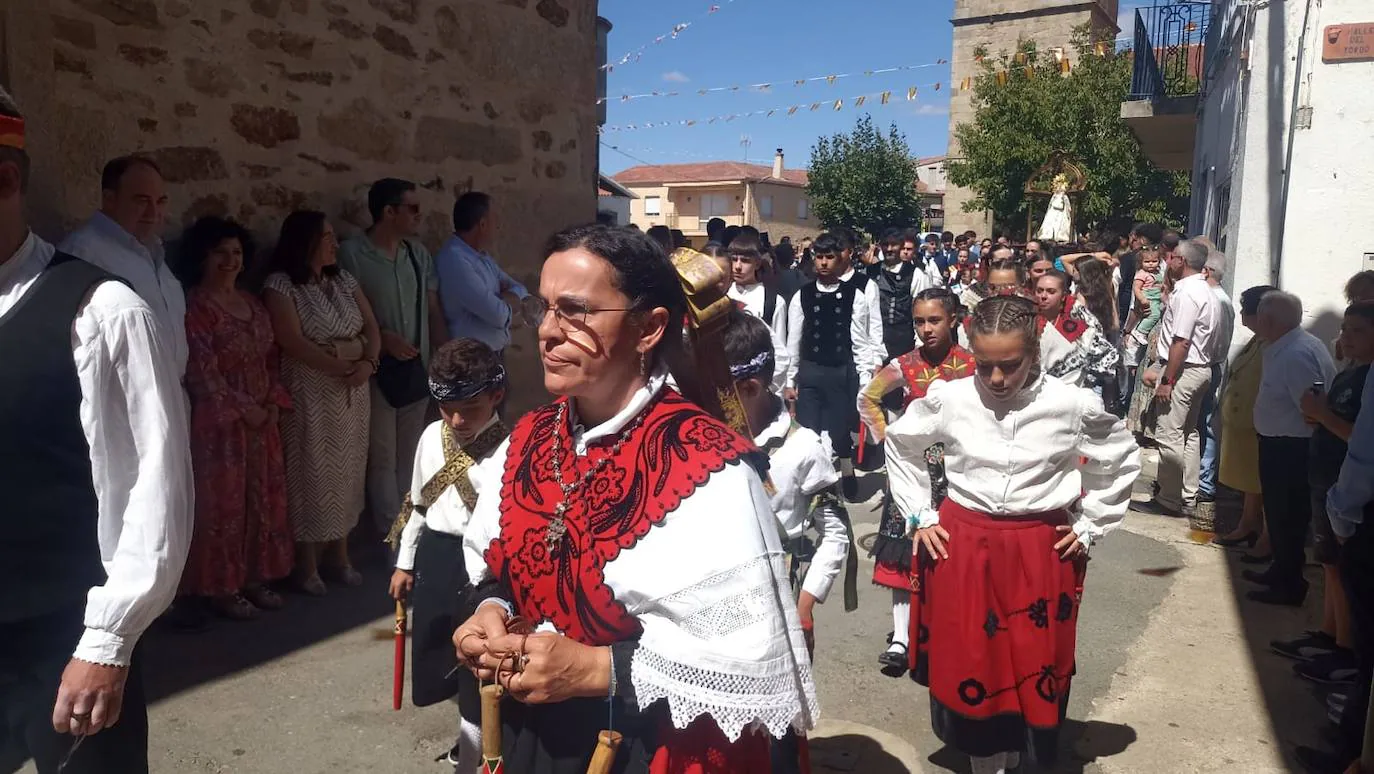 Cespedosa de Tormes honra a la Virgen del Carrascal