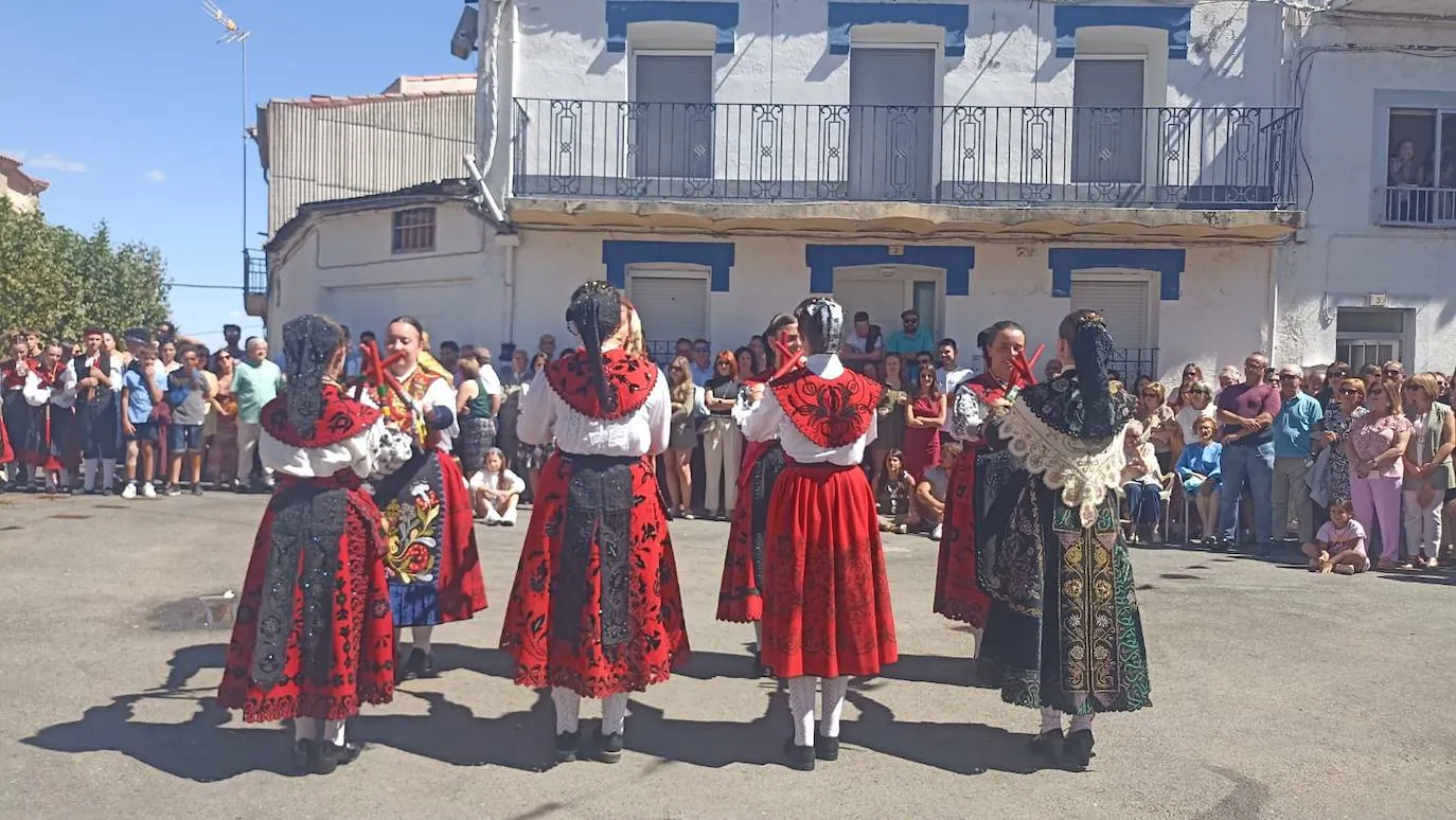 Cespedosa de Tormes honra a la Virgen del Carrascal