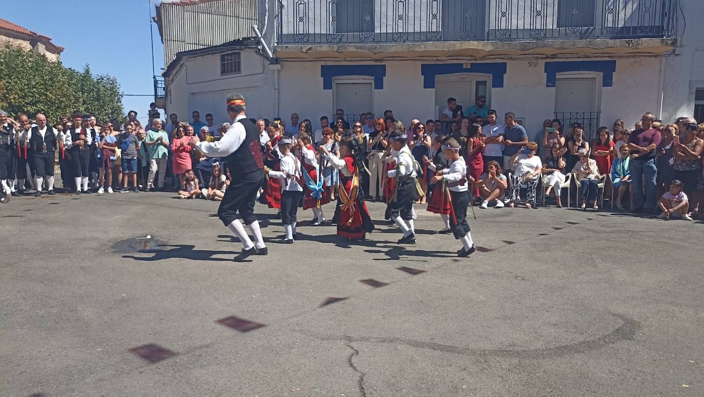 Cespedosa de Tormes honra a la Virgen del Carrascal