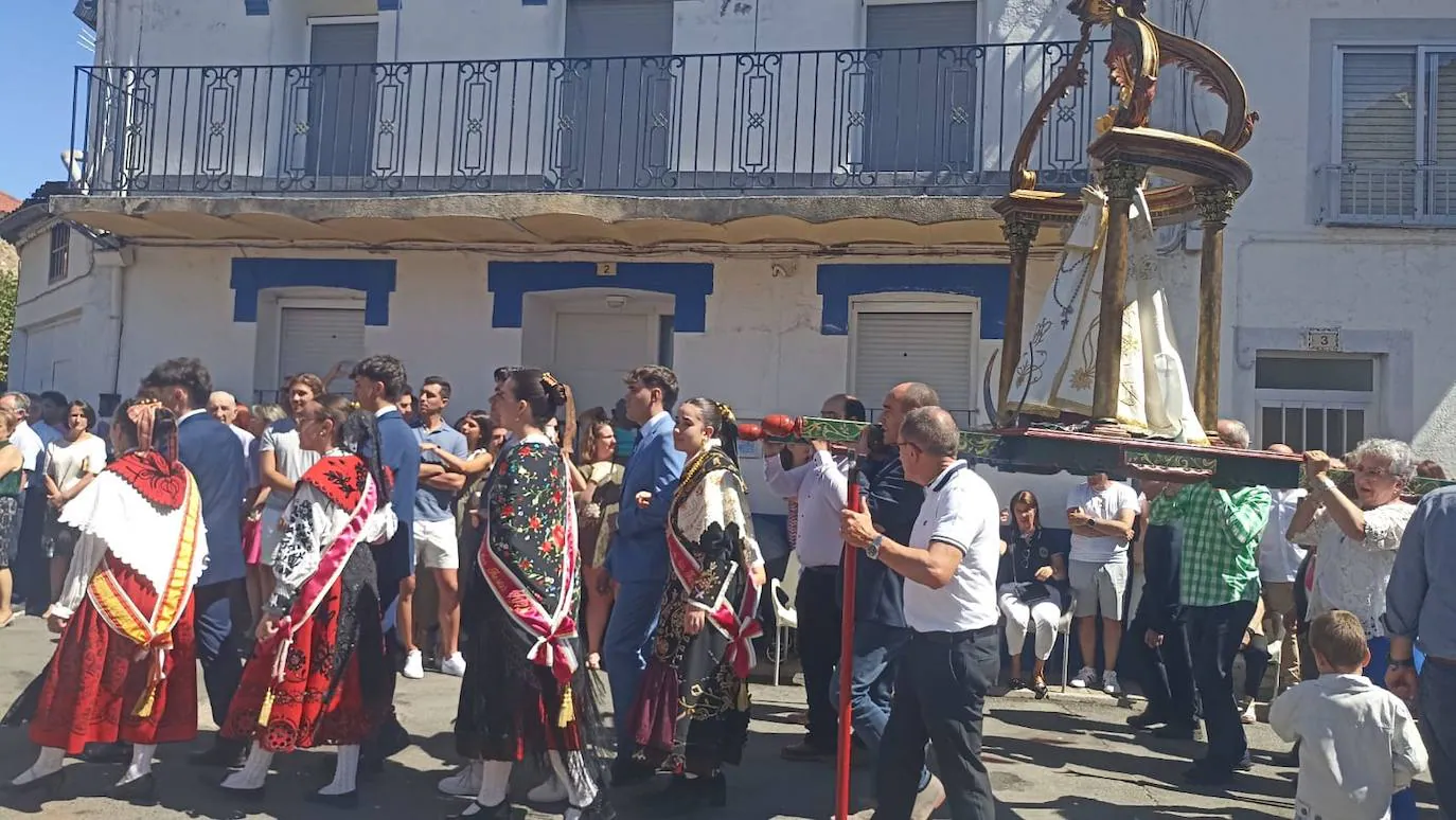 Cespedosa de Tormes honra a la Virgen del Carrascal