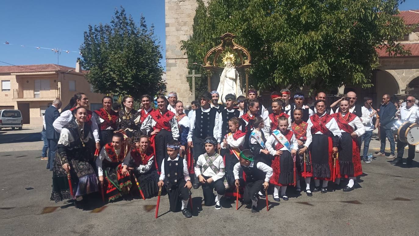 Cespedosa de Tormes honra a la Virgen del Carrascal