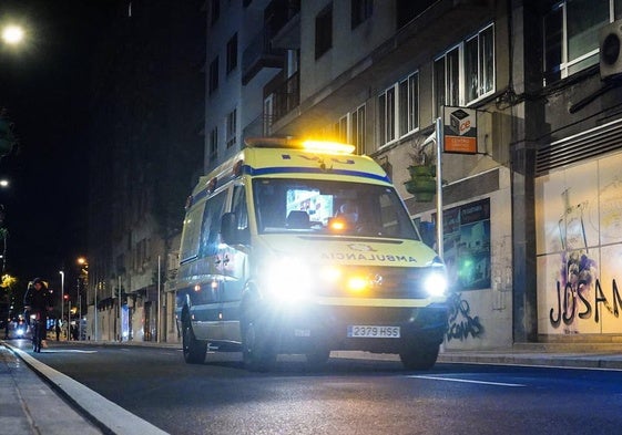 Ambulancia del Sacyl en una actuación nocturna