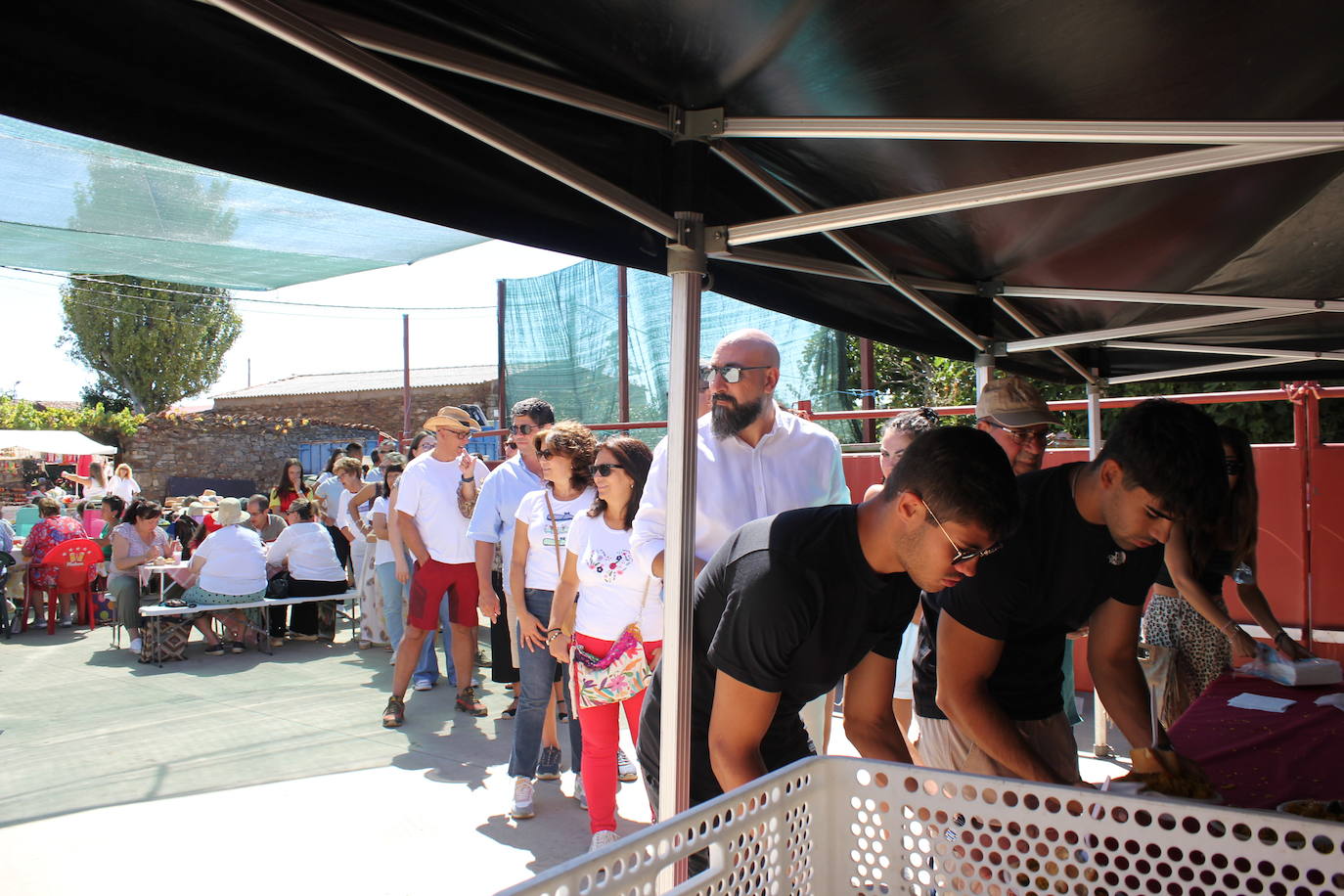 Paella para 300 personas en Villares de Yeltes, una pausa para reponer fuerzas