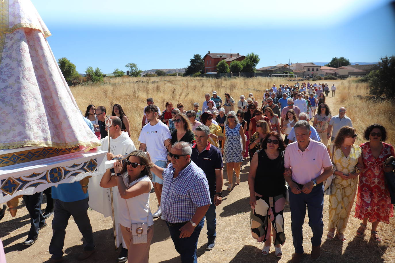 Gallegos de Solmirón entona el &quot;Adiós&quot; a la Virgen de Gracia Carrero