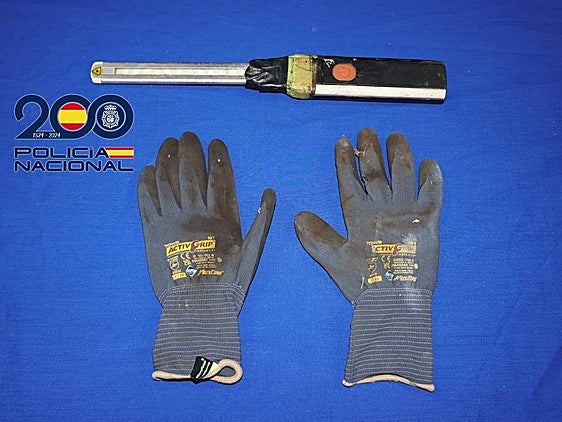 Los artículos incautados al presunto ladrón.