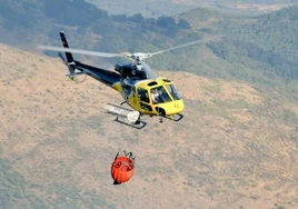 Helicóptero de extinción de incendios del Infoex en Extremadura.